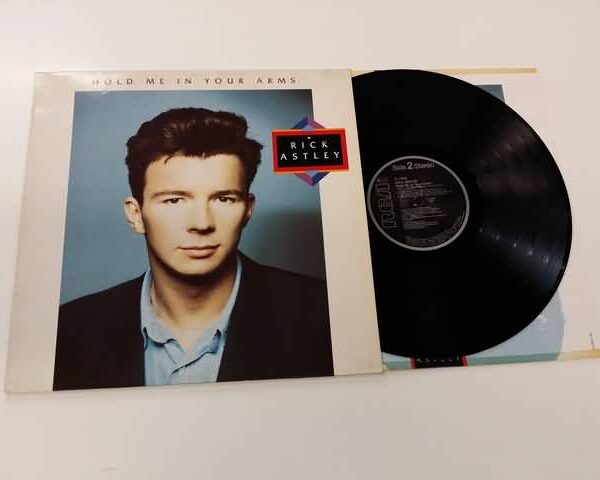 LP - RICK ASTLEY - HOLD ME IN YOUR ARMS