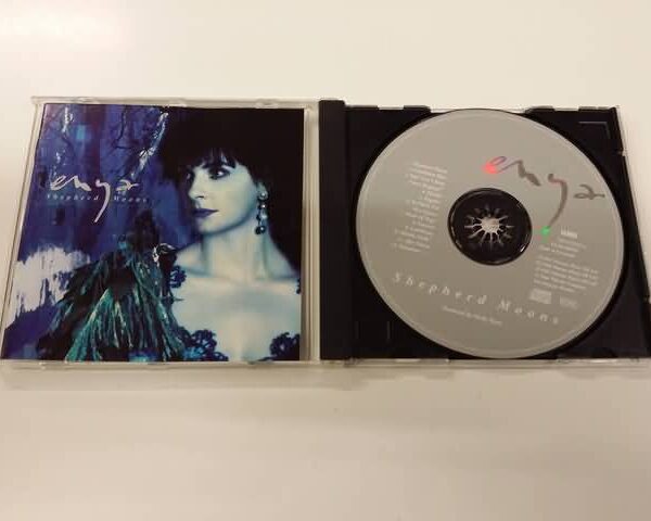 CD - ENYA - SHEPHERD MOONS