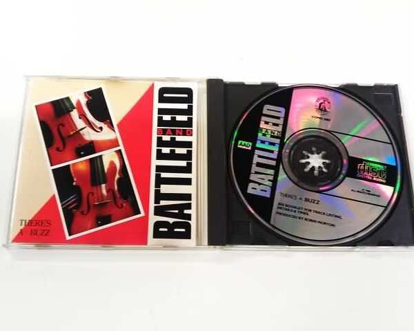 CD - BATTLEFIELD BAND - THERE'S A BUZZ